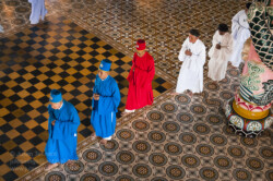 Tay Ninh, 96km northwest of Ho Chi Minh City is home to the “Holy See” of the once powerful Cao Dai religious sect. Founded in 1926 and based on messages revealed in séances to it’s founder, Ngo Minh Chieu, Cao Dai incorporates elements of Buddhism, Hinduism, Taoism, Confucianism and Spiritualism. It’s pantheon of deities includes Buddha, Confucius, Jesus Christ, Mohammed, Joan of Arc, Sun Yat Sen and Victor Hugo amongst others. The clergy is based on the Roman Catholic hierarchy and headed by a ‘pope’.
In the 1930’s the sect became increasingly nationalistic and organised it’s own militias, running Tay Ninh province as an almost independent feudal state. They were involved in revolts against the French before and during WW2, co-operating with the Japanese and then allying themselves to the Viet Minh in the early years of the post war struggle against the French administration. A pragmatic group they switched sides, giving nominal allegiance to the Emperor Bao Dai and the French, whilst still retaining anti-French sentiment. The Cao Daists provided the basis for the ‘Third Force’ in Graham Greene’s classic novel, “The Quiet American” and by 1956 boasted an army of about 20 000 troops.
During the second Indochina war (known to the Vietnamese as the ‘American war’) they were allied to the South Vietnamese government and refused to aid the Viet Cong, a point not lost to the Communists who redistributed their lands and executed a four of their leaders after taking power. It wasn’t until 1985 and the Cao Dai had been thoroughly pacified were they allowed to once again take control of their ‘Holy See’ and some 400 temples across Vietnam. Today it is estimated that there are some 2 – 3 million followers world wide.
All Cao Dai temples hold religious ceremonies every six hours starting at midnight during which the clergy and lay people perform an elaborate, regimented ritual which includes offerings of incense, tea, alcohol, frui