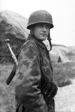 Portrait of a Fallschirmjäger with MP-40. France 1944. Photo: Höss Bundesarchiv Accession Number: Bild 101I-680-8254-10A 'Dead Man’s Corner' - German Paratrooper Museum – Saint-Côme-du-Mont, Normandy