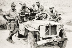 Members of the Long Range Desert Group (LRDG) with a jeep armed with twin Vickers Class K-guns, 1942. The LRDG worked closely with the SAS in their early days, using the LRDG’s knowledge of the desert and vehicles to assist with infiltration and extraction tasks. sas cumper north africa lrdg