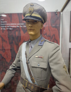 Paurachute Instructor's uniform of Colonel Vittorio Bonetti, National Parachute School, Tarquinia 1940