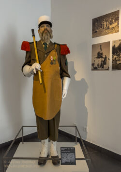 Pioneer Sapper of the 1st Foreign Regiment. Sidi Bel Abbès, Algeria, 1955-62. In 1946, Colonel Gaultier, commander of the Common Depot of Foreign Regiments (RCRE) instituted the distinctive uniform of the Legion's pioneers. It is distinguished by the Legionnaire's beard, axe, leather apron and white gloves with gauntlets. French Foreign Legion Museum Aubagne Musée de la Légion Etrangère