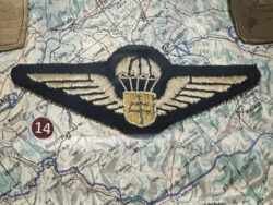 Free French Forces parachute wing, designed by by Georges Bergé, with a shield bearing the Cross of Lorraine on a shield superimposed on the parachute. These wings were worn over the right hand breast pocket.
